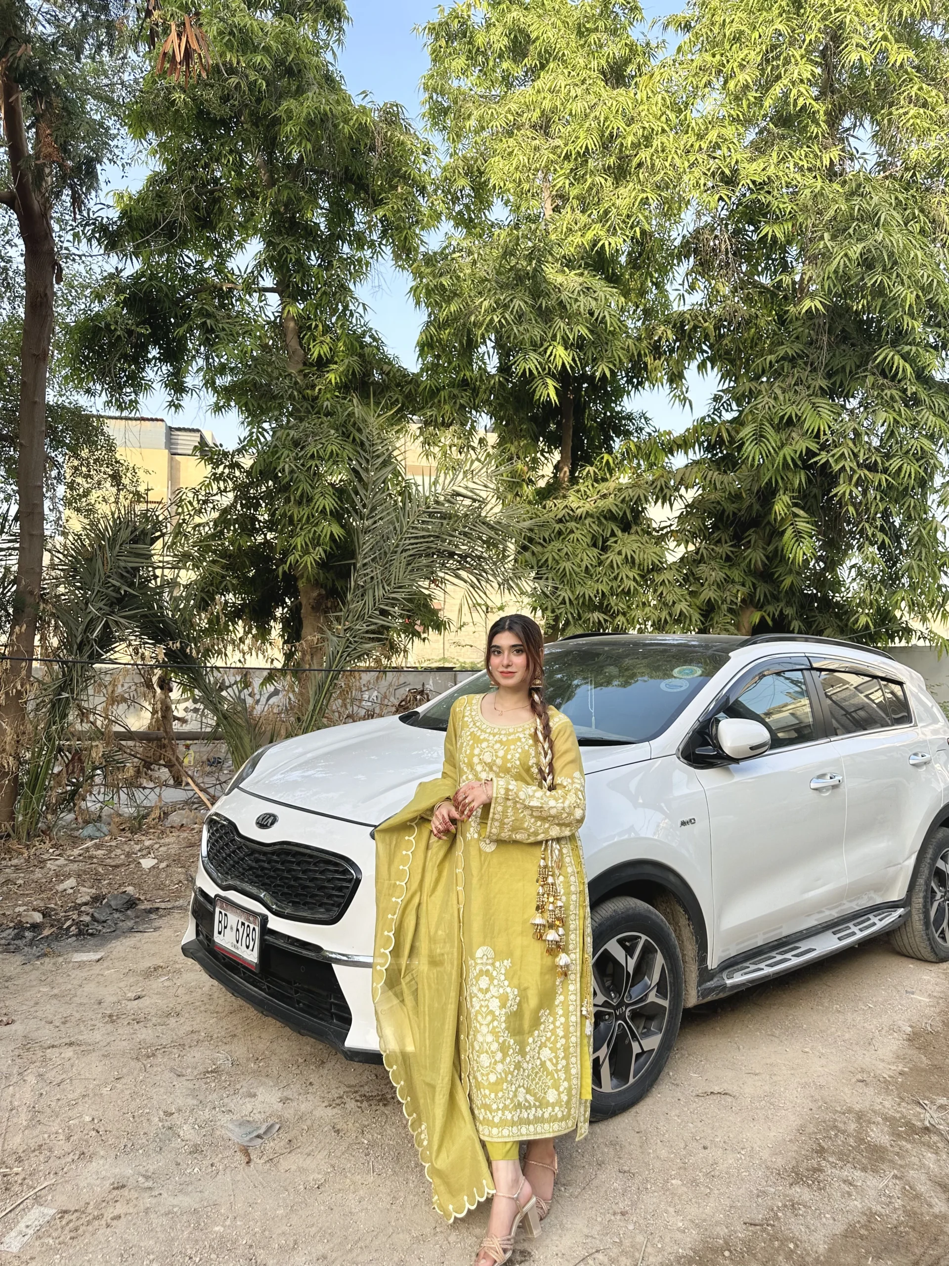 IMG_0651 Dhani Green Sides Tassel Khadi Net - Image 1